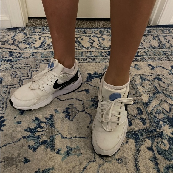 Nike sneaker - Picture 2 of 3